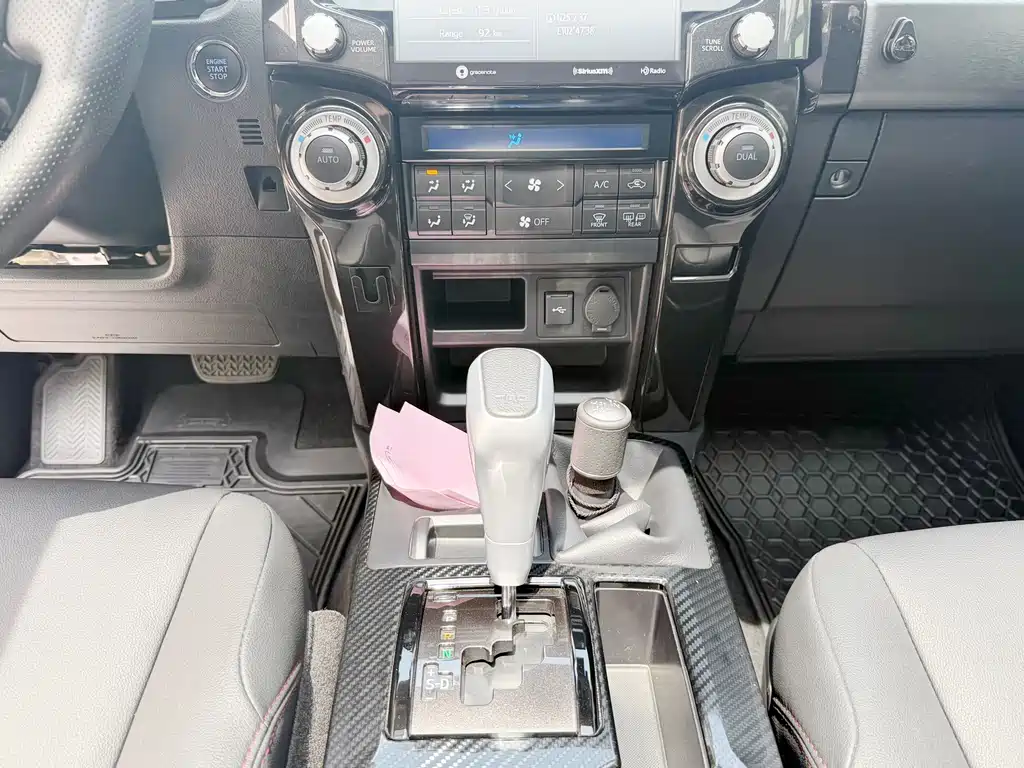 Toyota 4Runner — фото 8