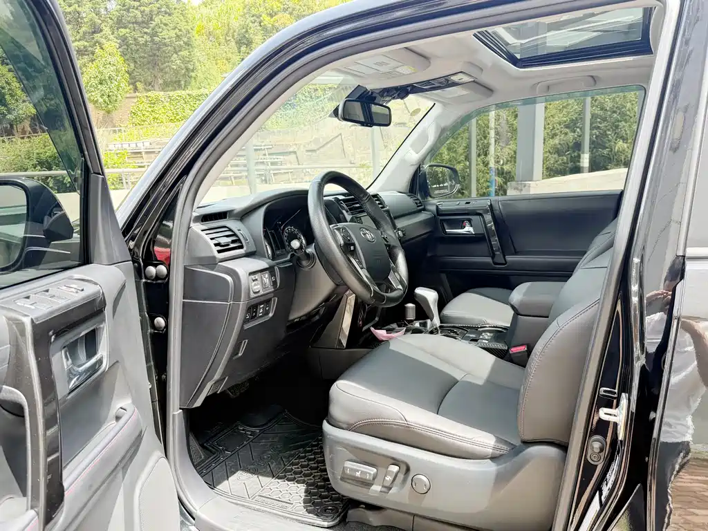 Toyota 4Runner — фото 9