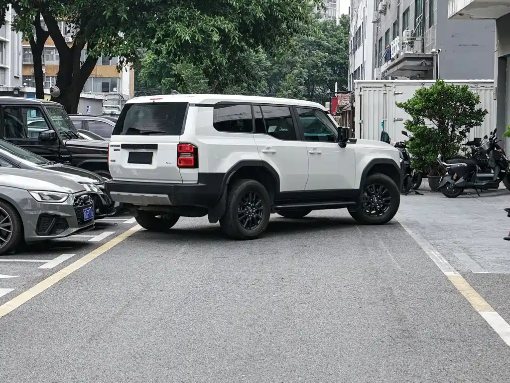 Toyota Prado — фото 13