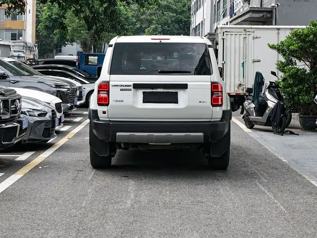 Toyota Prado — фото 14