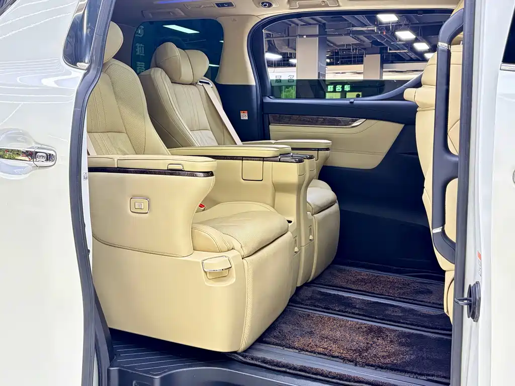 Toyota Vellfire — фото 11