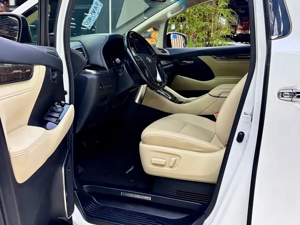 Toyota Vellfire — фото 4