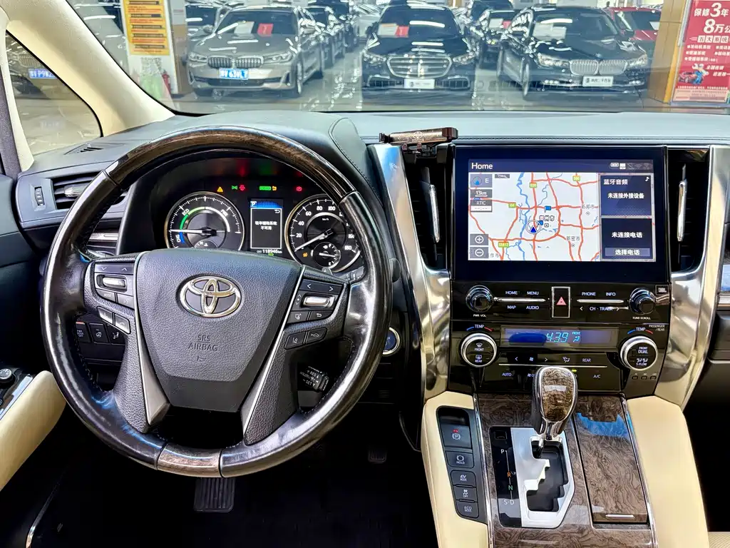 Toyota Vellfire — фото 6