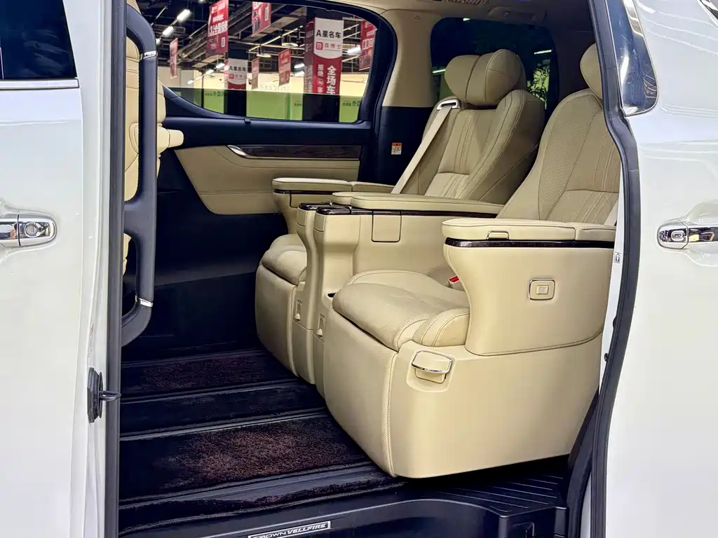 Toyota Vellfire — фото 8