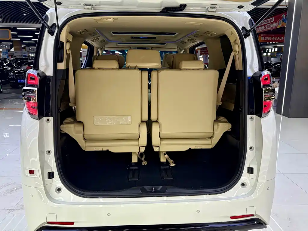 Toyota Vellfire — фото 10