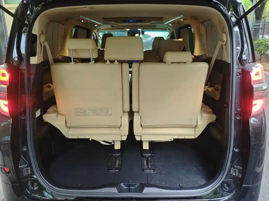 Toyota Vellfire — фото 5