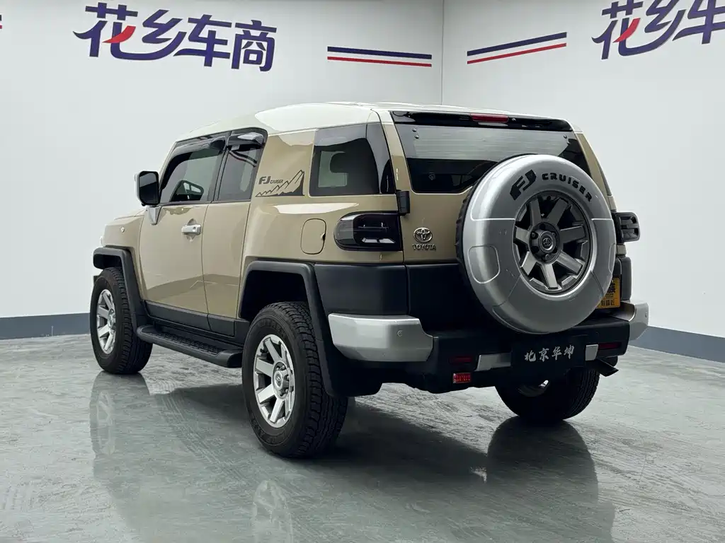 Toyota FJ Cruiser — фото 15