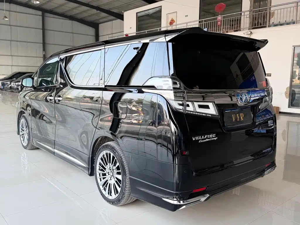 Toyota Vellfire — фото 4
