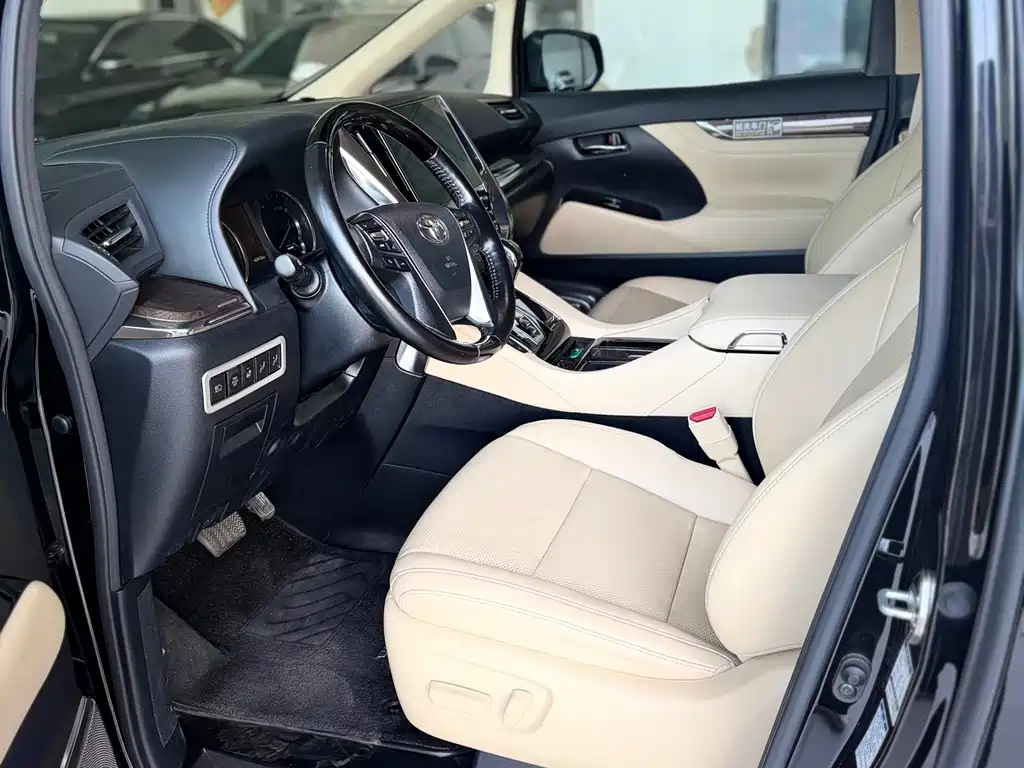 Toyota Vellfire — фото 7
