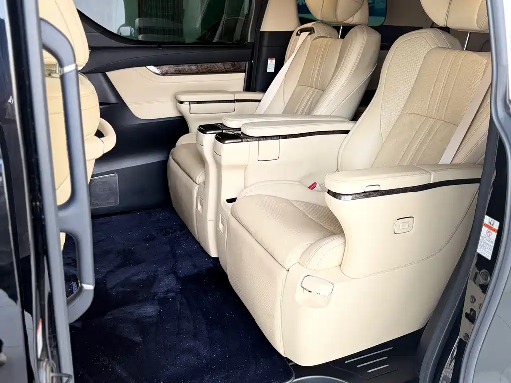 Toyota Vellfire — фото 8