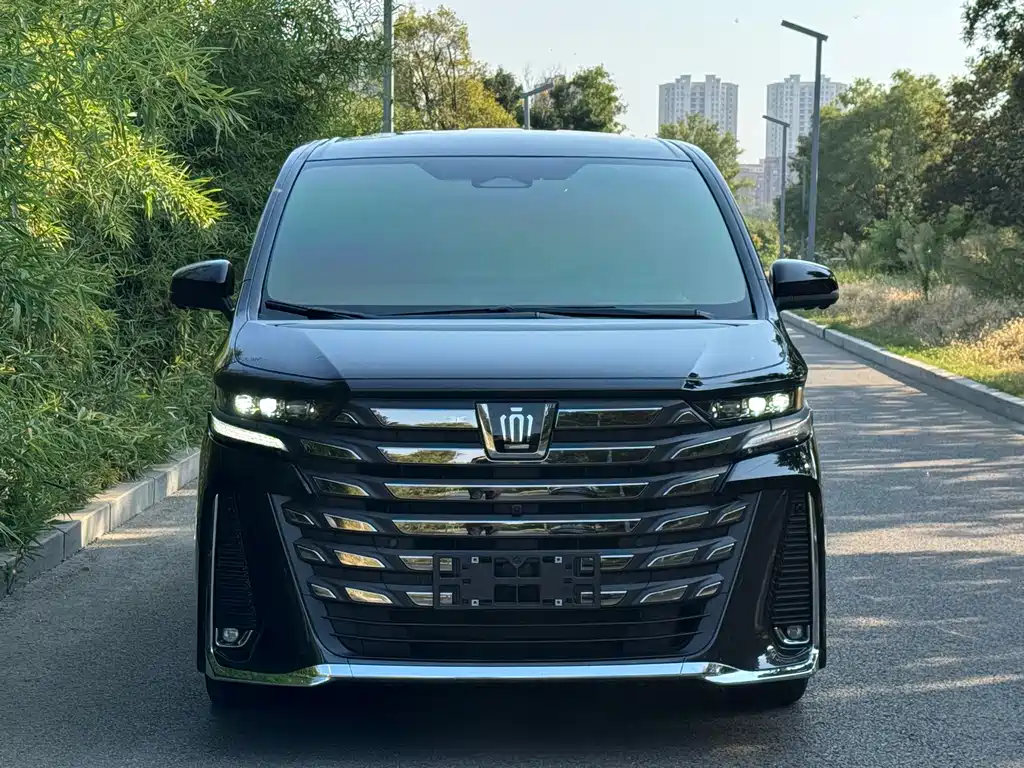 Toyota Vellfire — фото 2