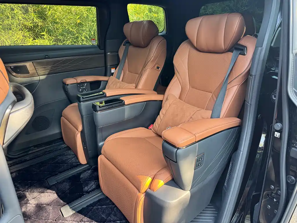 Toyota Vellfire — фото 5