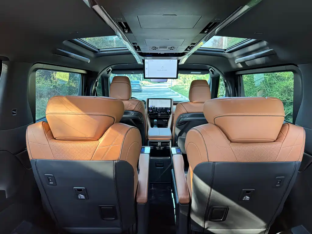 Toyota Vellfire — фото 10