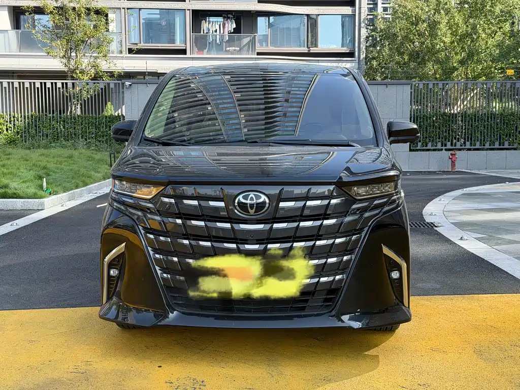 Toyota Alphard — фото 2