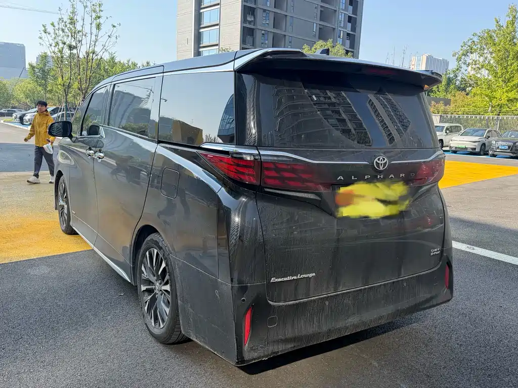 Toyota Alphard — фото 3