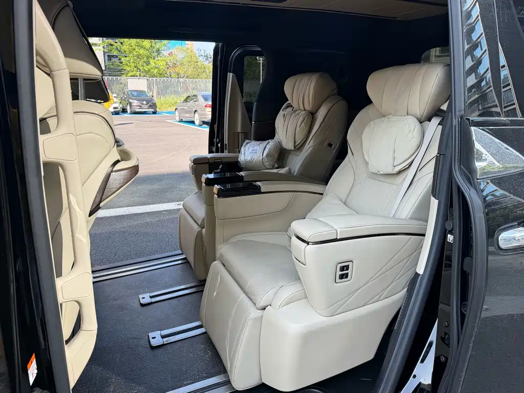 Toyota Alphard — фото 6