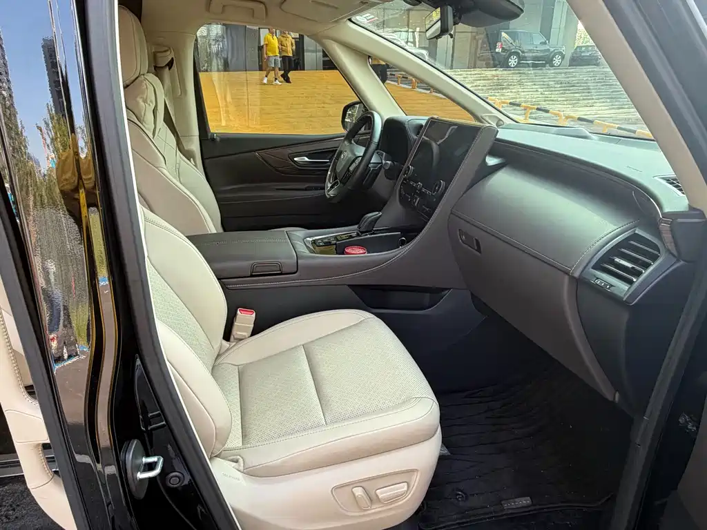 Toyota Alphard — фото 7