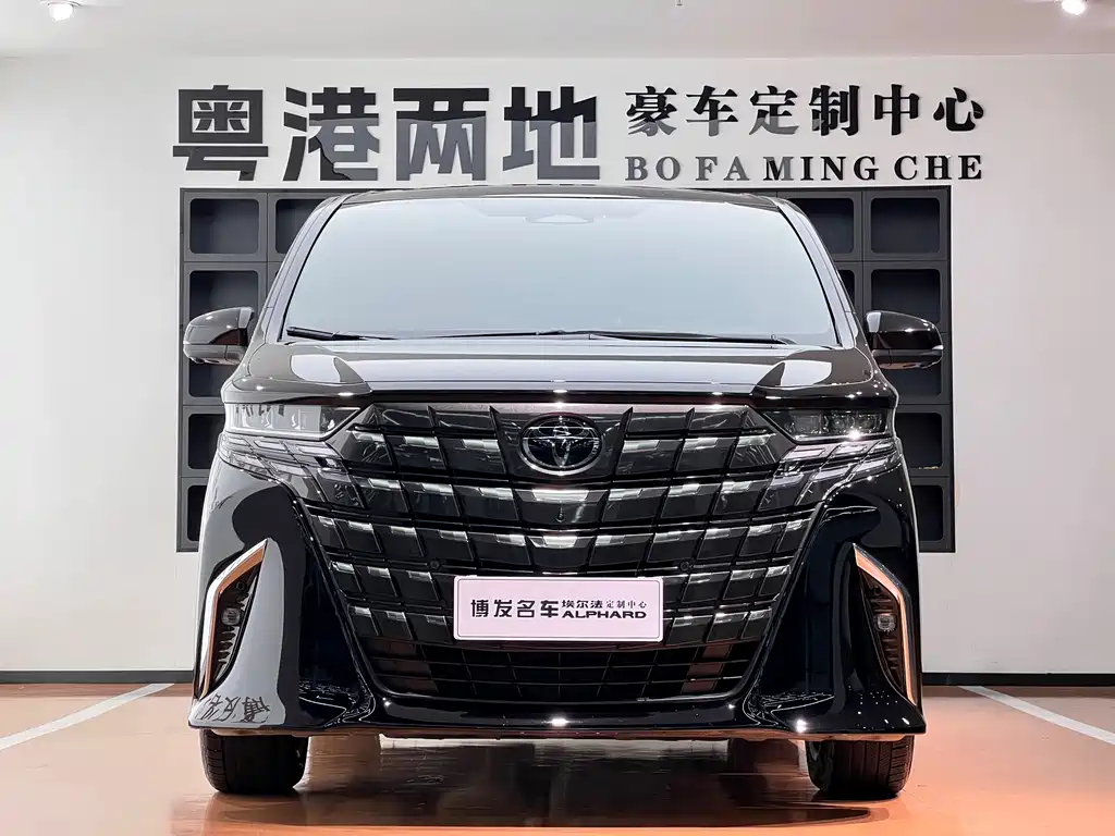 Toyota Alphard — фото 2