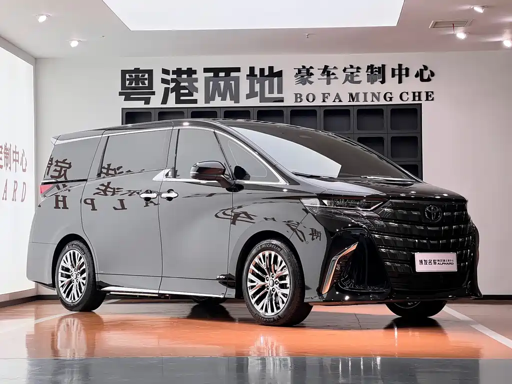 Toyota Alphard — фото 3
