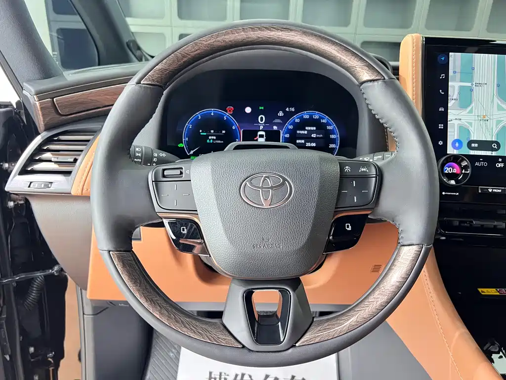 Toyota Alphard — фото 22
