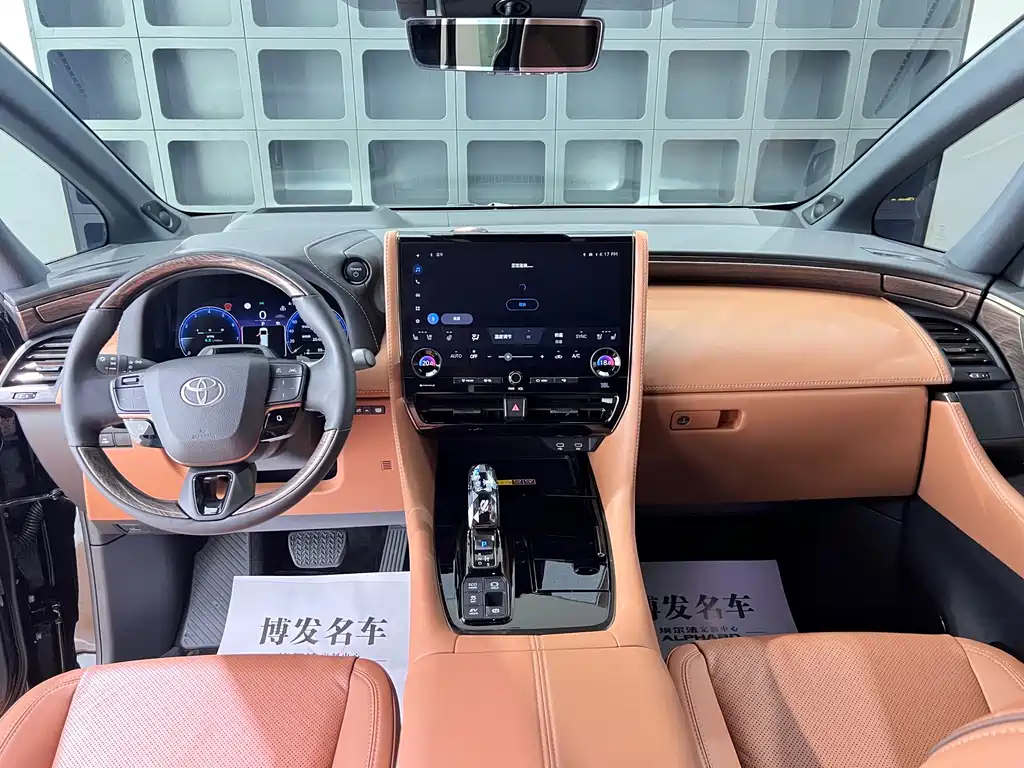 Toyota Alphard — фото 28