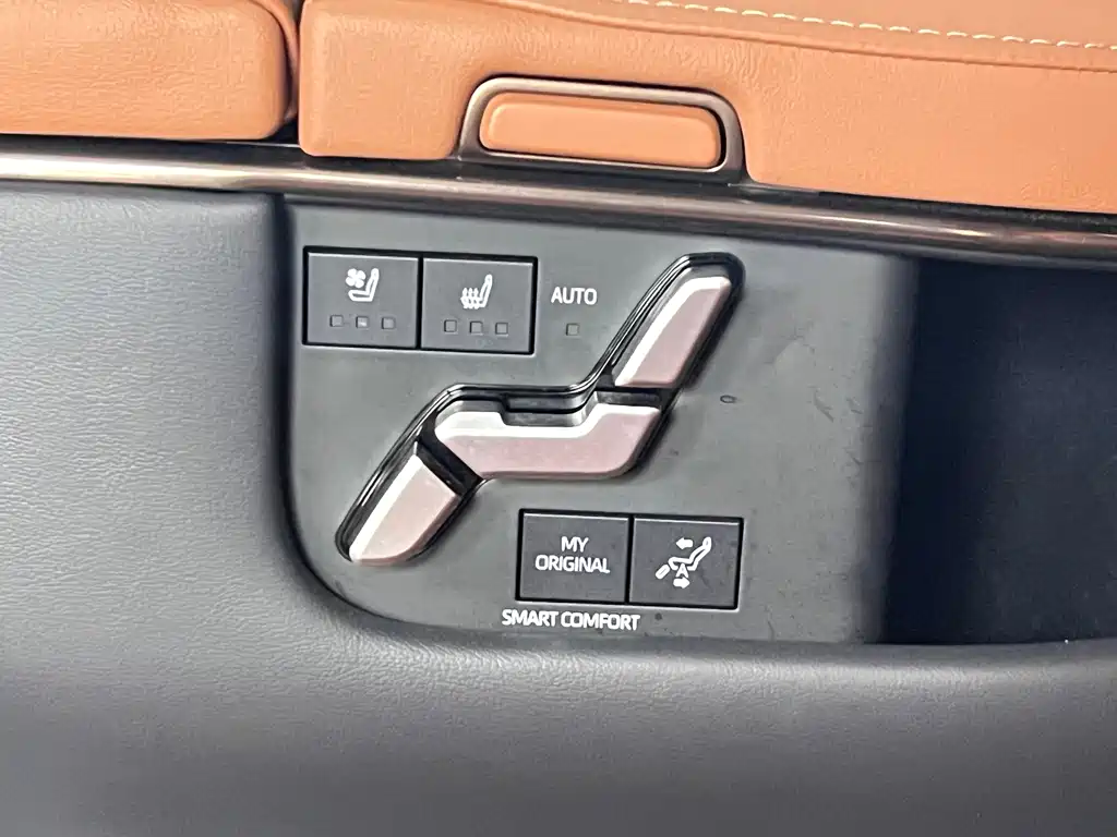 Toyota Alphard — фото 30