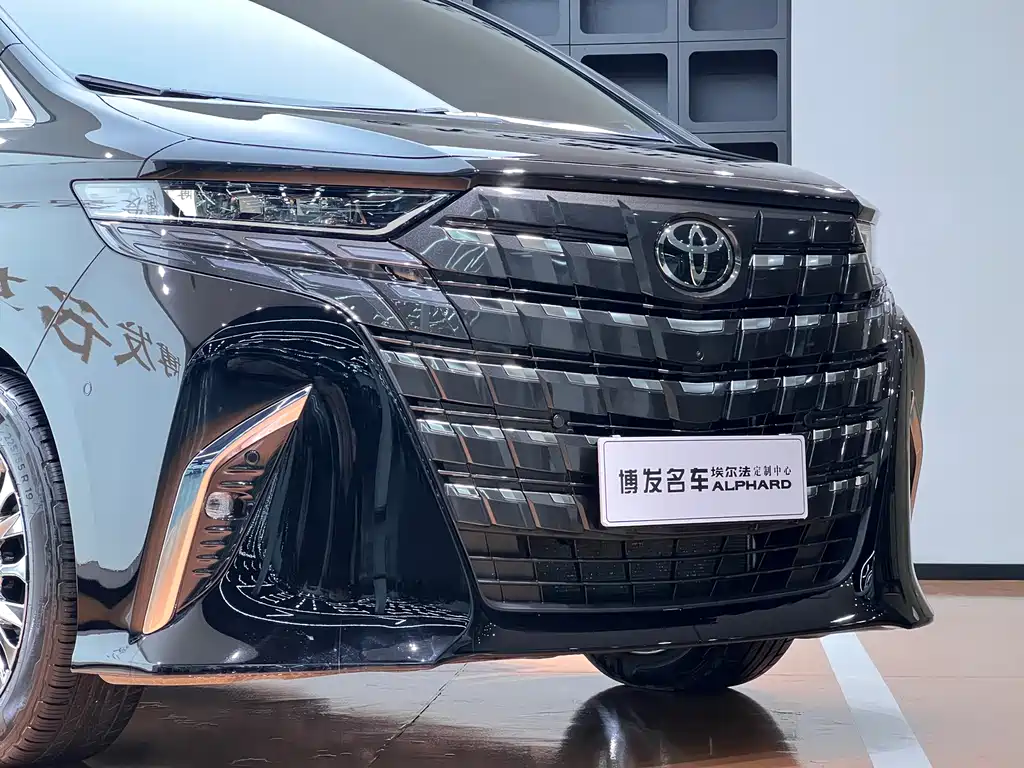 Toyota Alphard — фото 4