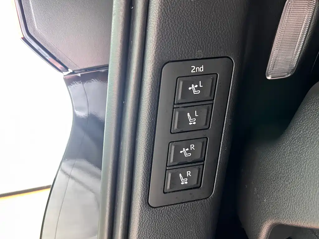 Toyota Alphard — фото 36