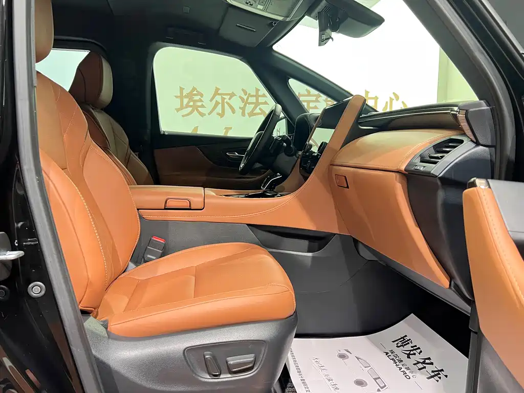 Toyota Alphard — фото 10