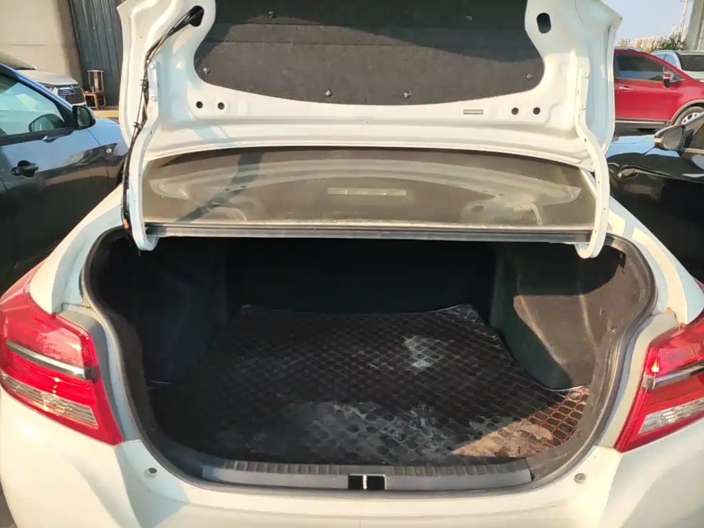 Toyota Yaris L — фото 19