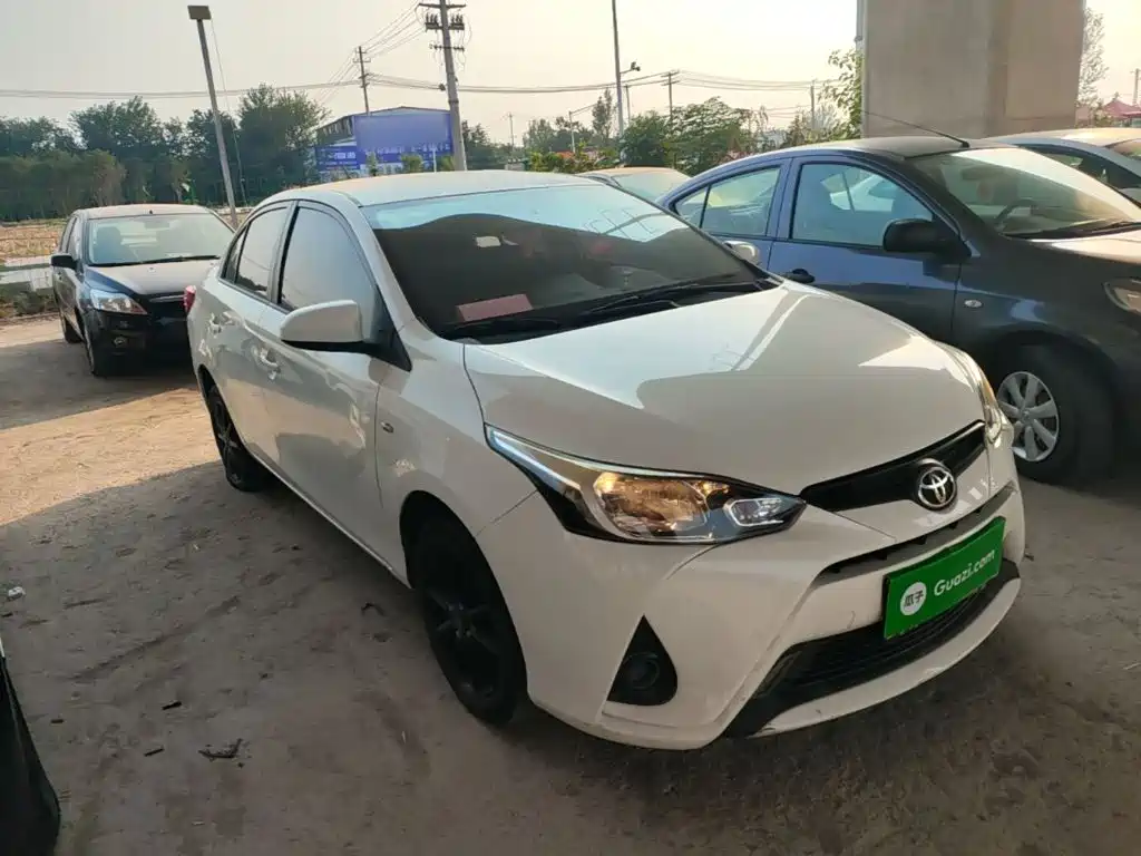Toyota Yaris L — фото 4