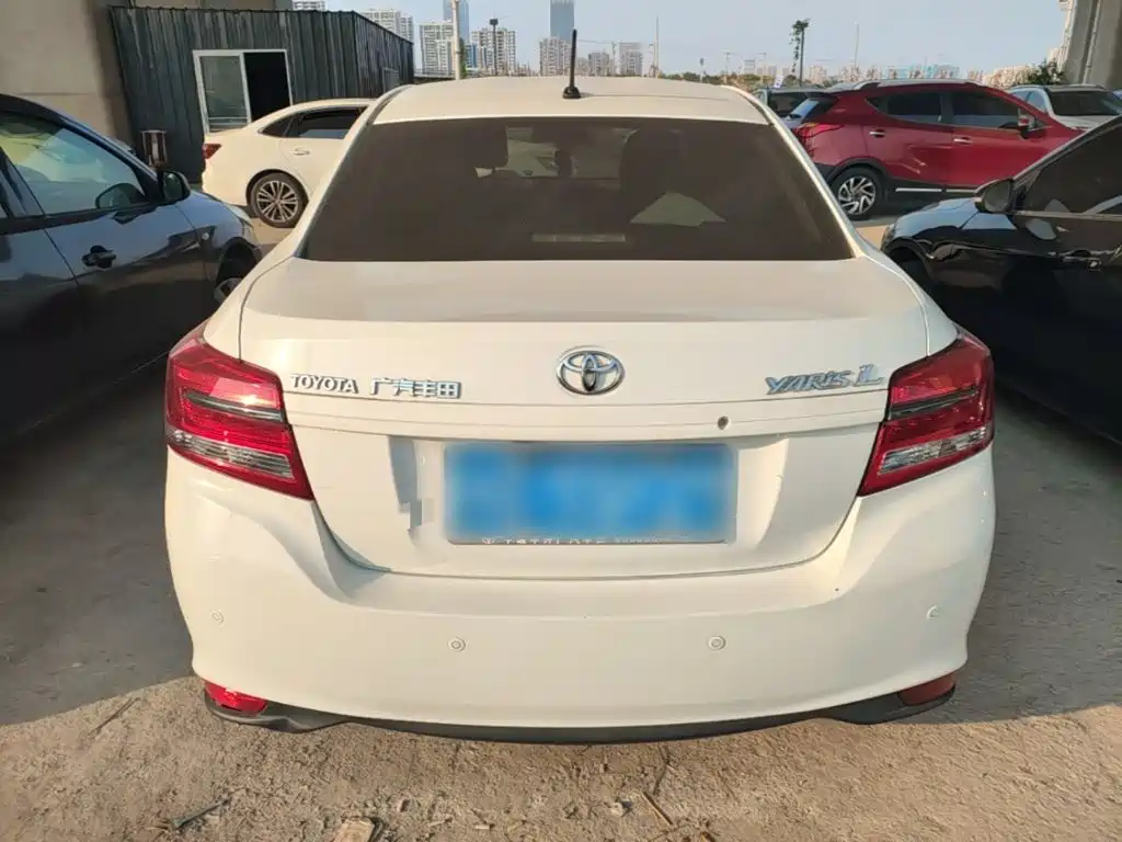 Toyota Yaris L — фото 6