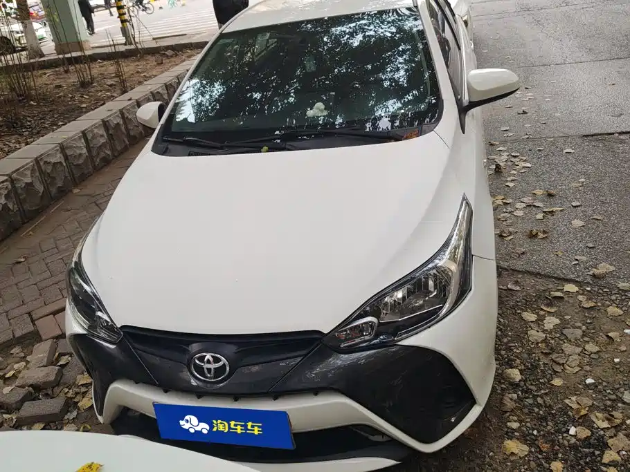 Toyota Yaris L — фото 2