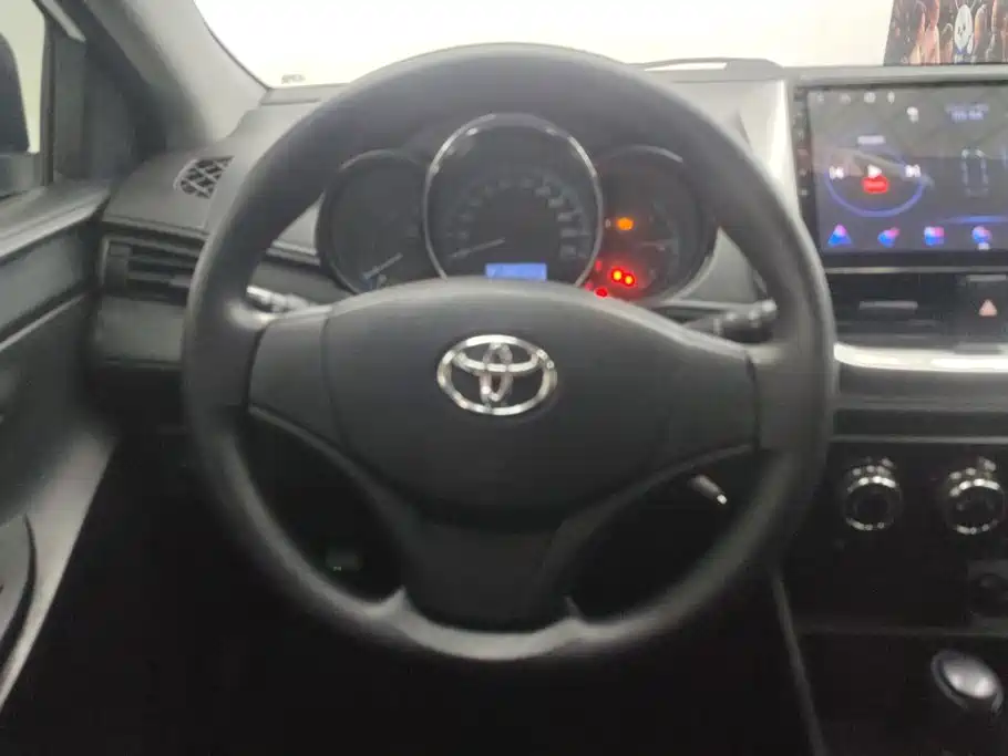 Toyota Yaris L — фото 15