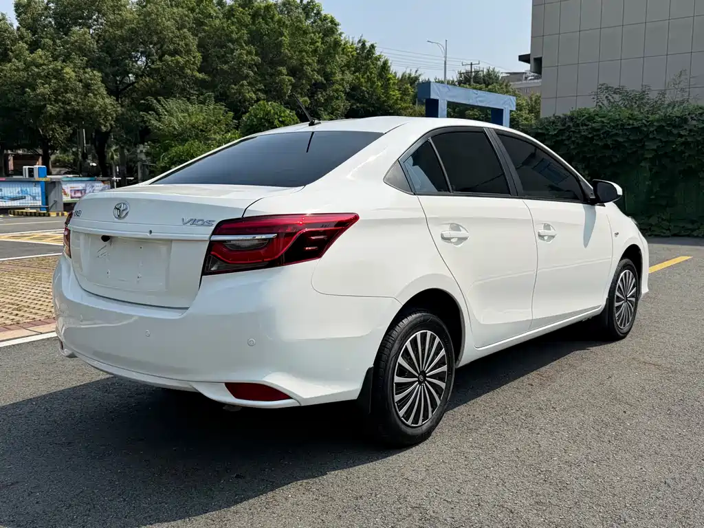 Toyota Vios — фото 9