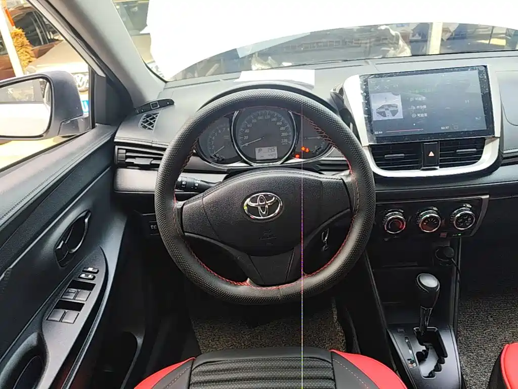 Toyota Yaris L — фото 11