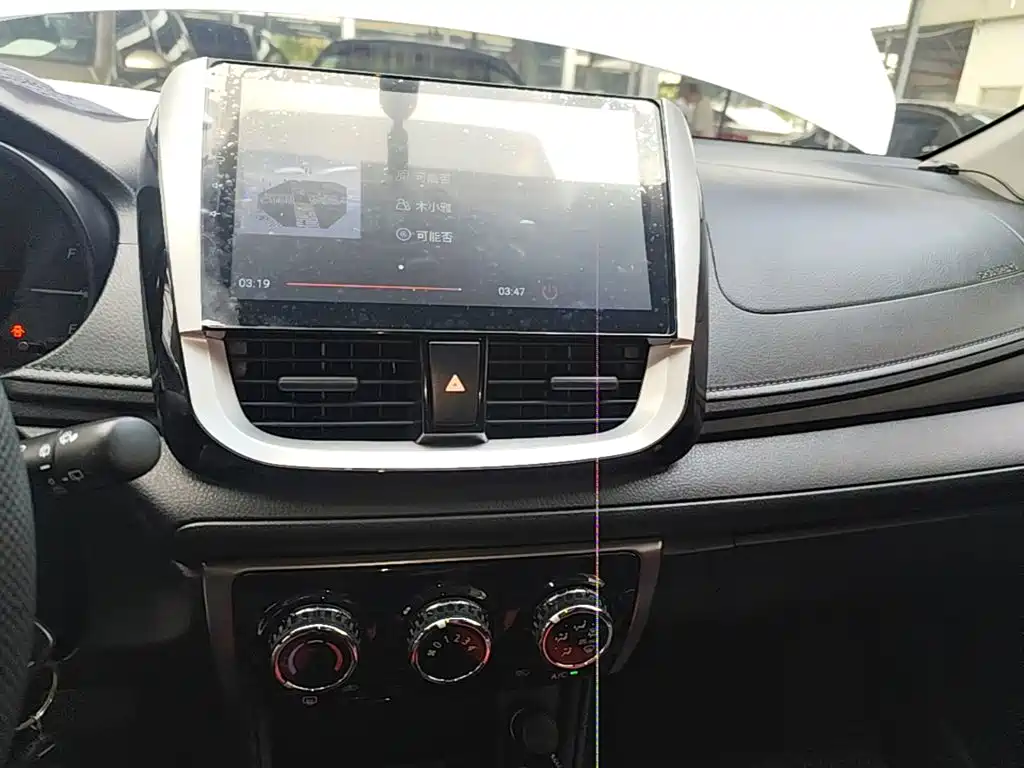 Toyota Yaris L — фото 13