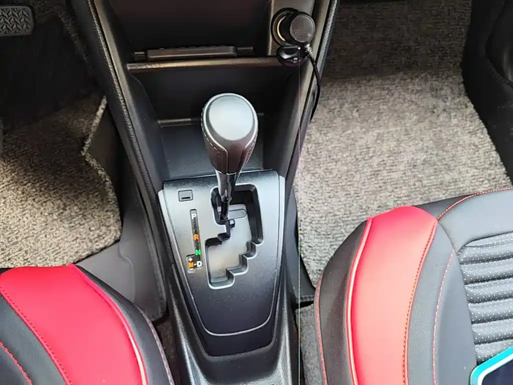 Toyota Yaris L — фото 14