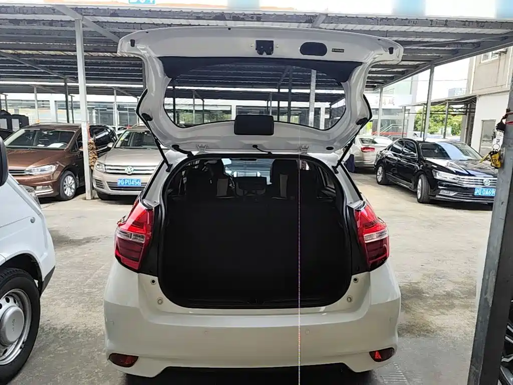 Toyota Yaris L — фото 19