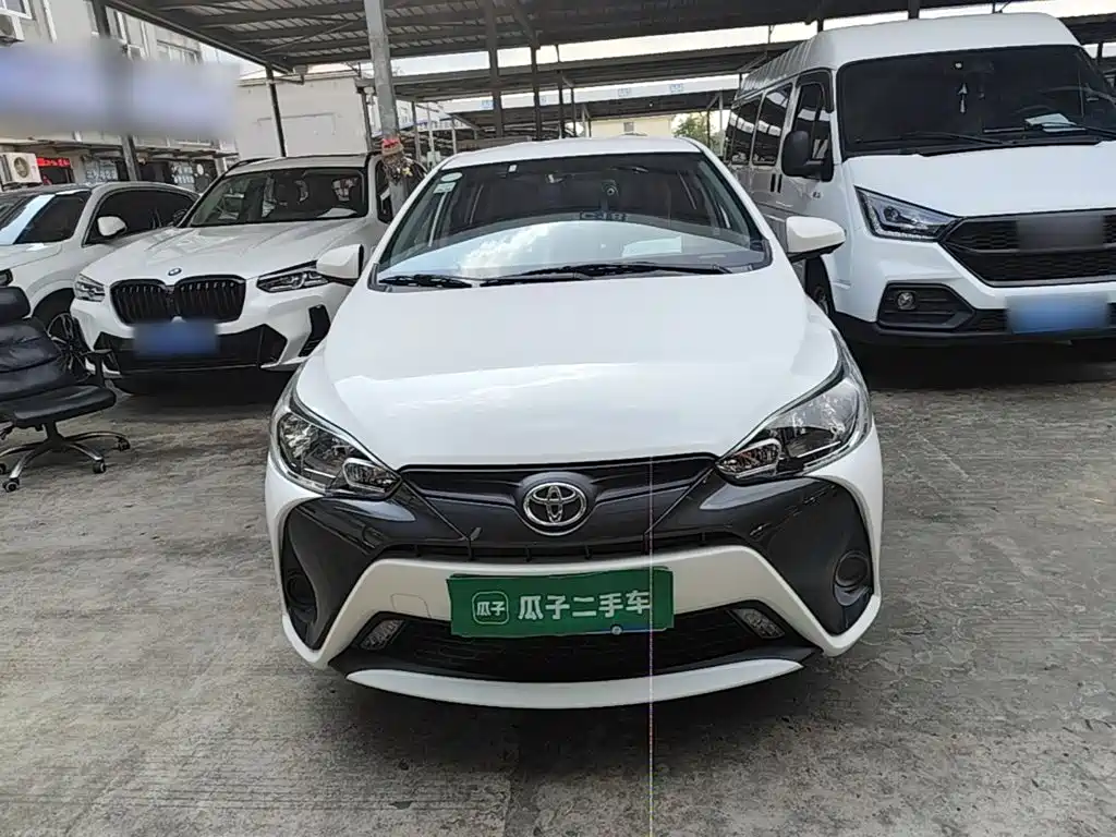Toyota Yaris L — фото 3