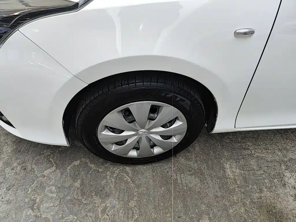 Toyota Yaris L — фото 23