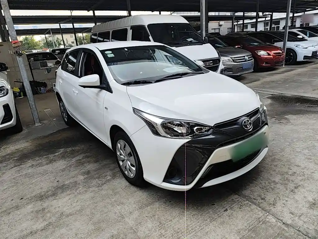 Toyota Yaris L — фото 4