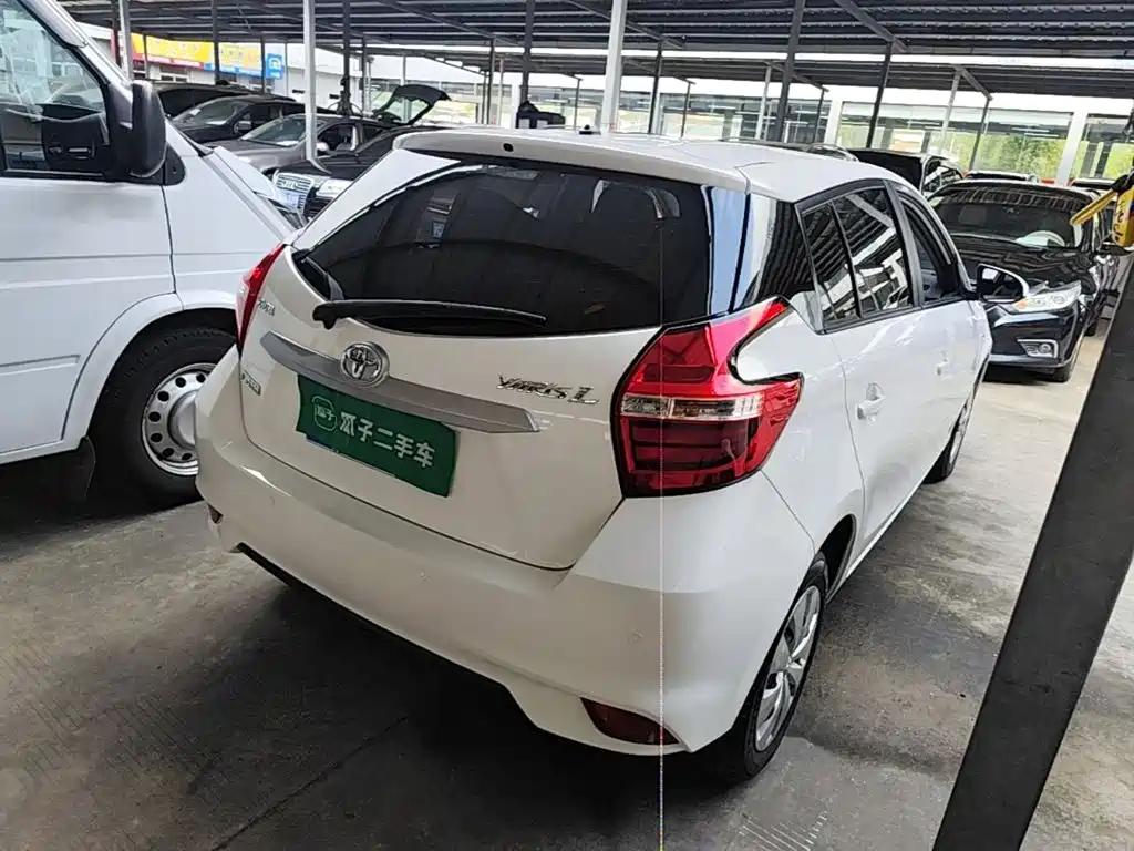 Toyota Yaris L — фото 7