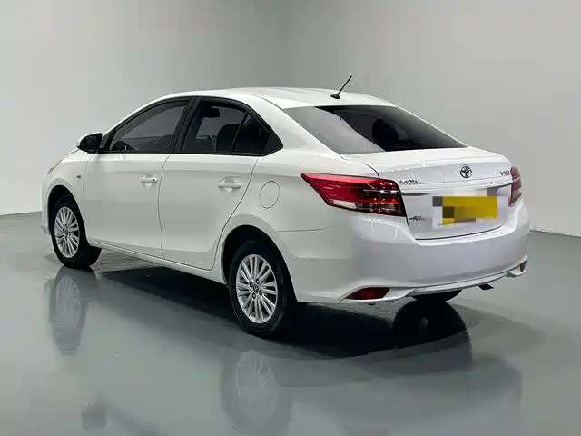 Toyota Vios — фото 4