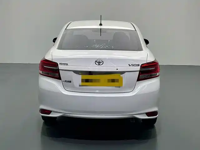Toyota Vios — фото 5