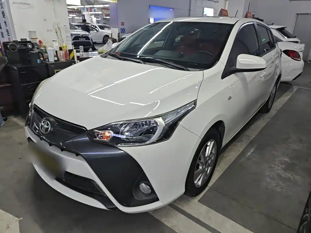 Toyota Yaris L — фото 2