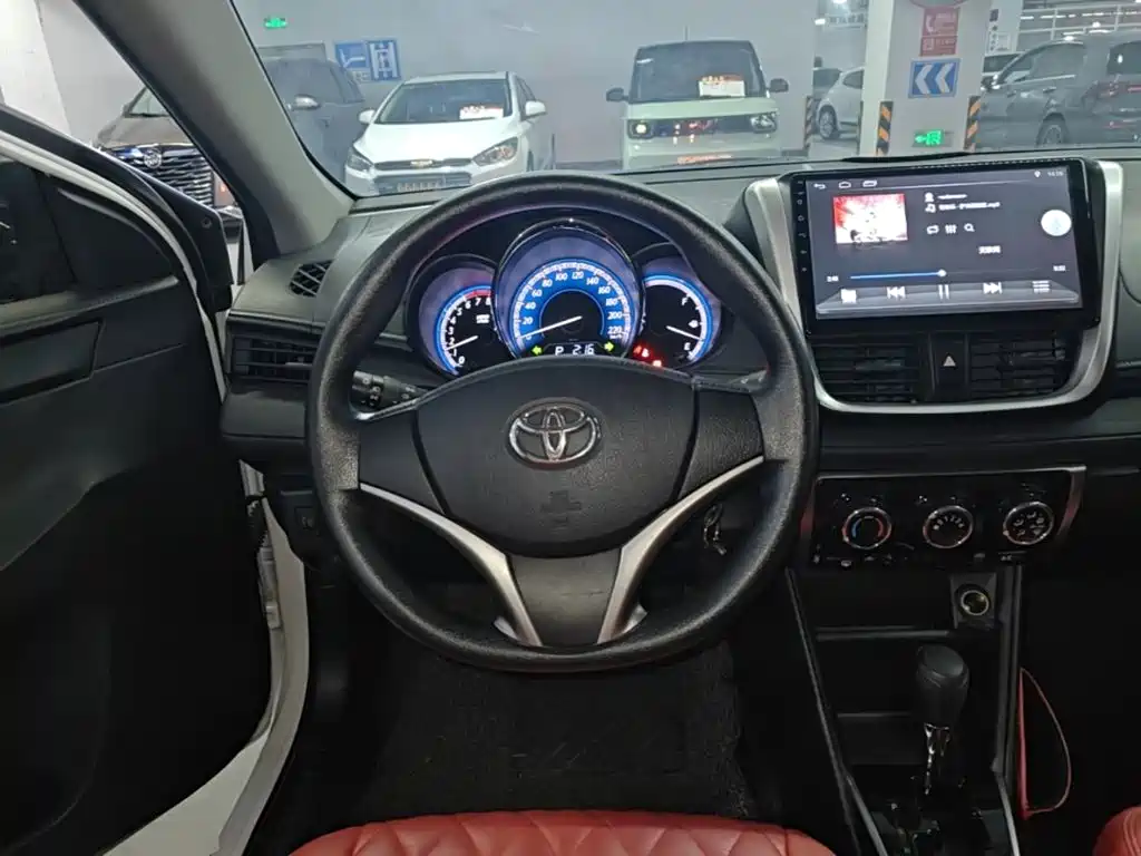 Toyota Yaris L — фото 11
