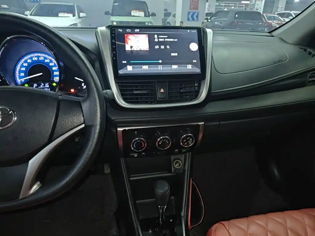 Toyota Yaris L — фото 13
