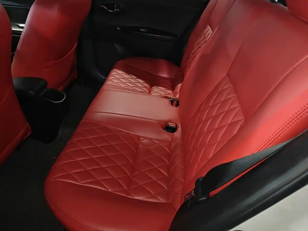 Toyota Yaris L — фото 17