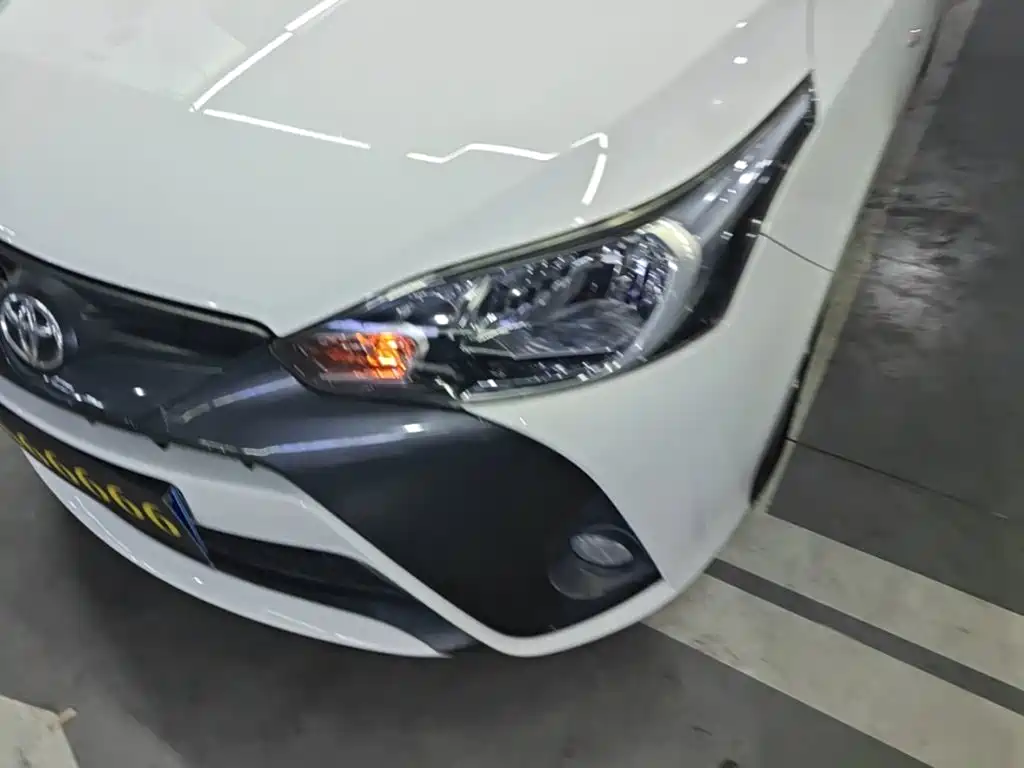 Toyota Yaris L — фото 24